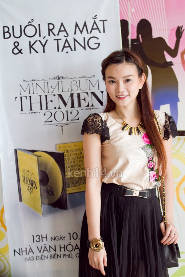 Ngày 10/6, Thu Thủy đến chúc mừng The Men nhân dịp nhóm nhạc giới thiệu đến khán giả album The Men 2012 cùng buổi kí tặng khán giả.