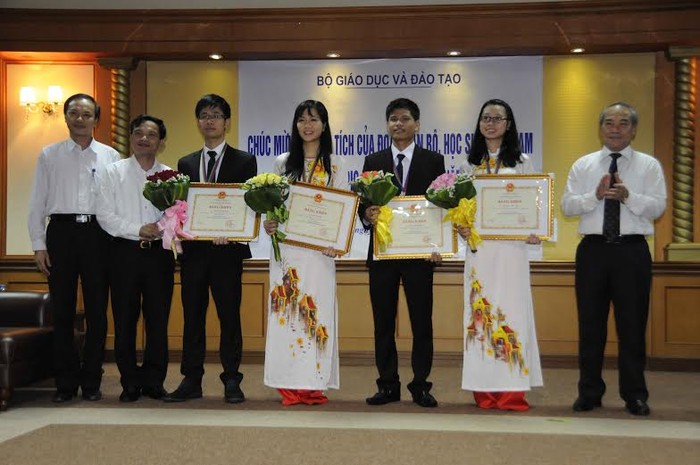 Đoàn Việt Nam giành thắng lợi lớn trong Olympic Hóa học quốc tế 2015 ảnh 1