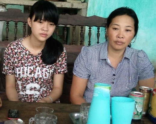 Bà Phạm Thị Thanh Bình (mẹ Nhi) tỏ ra bức xúc vì có thông tin cho rằng, bà biết việc chồng mình từng có án tích nhưng không nói với con (Ảnh: Hoàng Hà)