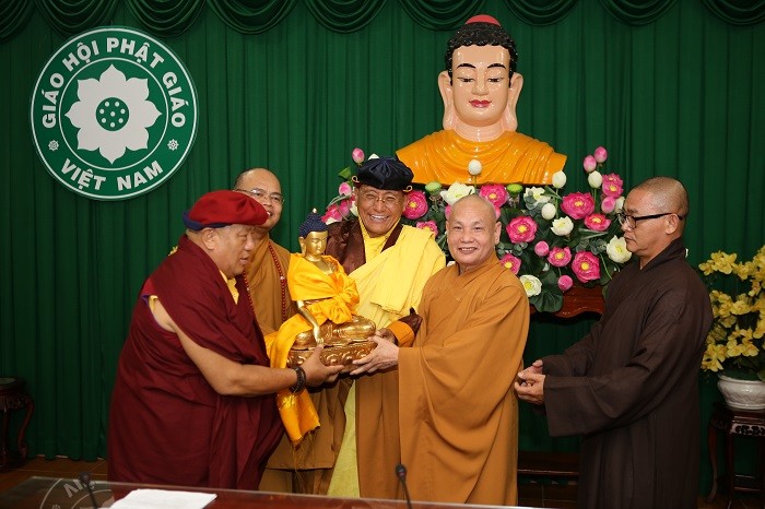 Đức Pháp Vương Gyalwang Drukpa thăm lãnh đạo Hội Phật giáo Việt Nam ảnh 2