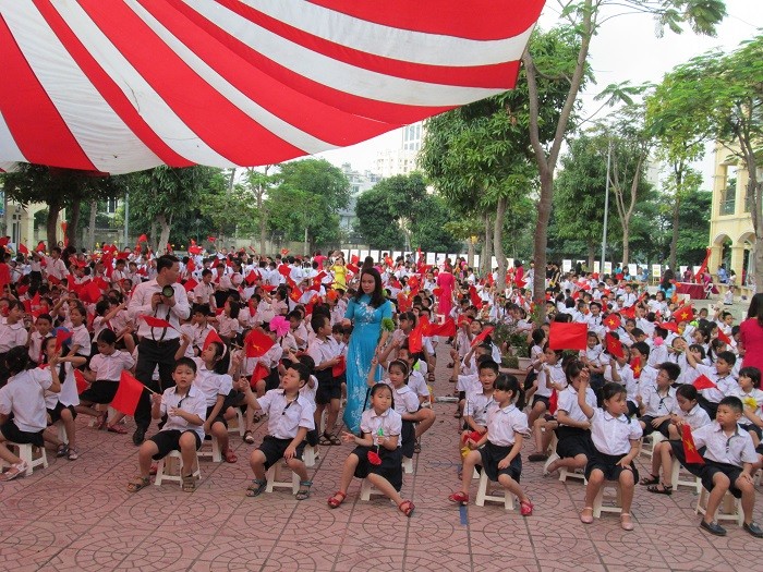 Buổi lễ có sự tham dự của hơn 800 học sinh toàn trường (Ảnh: Thùy Linh)