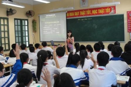 Trong thời gian thi, ban giám khảo nắm bắt thời khóa biểu và dự hai tiết bất kì để tránh tình trạng giáo viên “gà bài” cho học sinh (Ảnh: thaithuy.edu.vn)