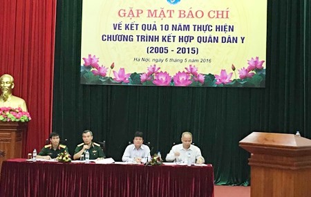 Bộ Quốc phòng và Bộ Y tế tổ chức buổi gặp mặt báo chí thông tin về kết quả 10 năm thực hiện chương trình kết hợp quân dân y (Ảnh: Thùy Linh)