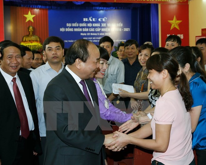Thủ tướng Nguyễn Xuân Phúc bỏ phiếu bầu cử tại huyện Vĩnh Bảo ảnh 1