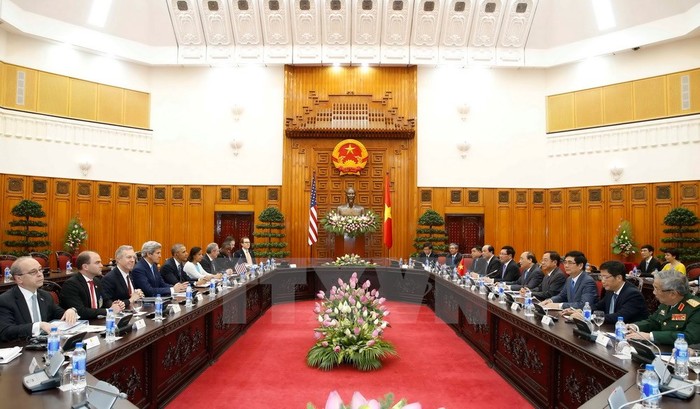 Thủ tướng Nguyễn Xuân Phúc hội kiến Tổng thống Hoa Kỳ Barack Obama đang thăm chính thức Việt Nam.