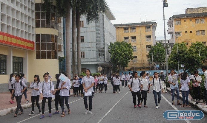 Bộ Giáo dục sẽ công bố phổ điểm, điểm sàn xét tuyển Đại học vào ngày 28/7 (Ảnh: Thùy Linh)