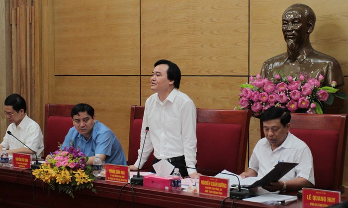 Bộ trưởng Phùng Xuân Nhạ: Bộ vẫn tiếp tục thực hiện mô hình trường học mới -VNEN ảnh 1