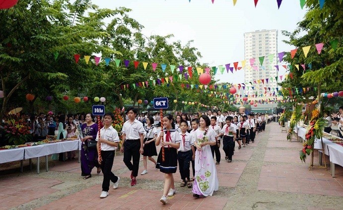 Thầy và trò trường THPT Lương Thế Vinh (Hà Nội) trong buổi lễ khai giảng sáng 5/9