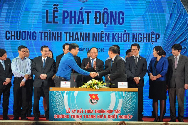 Lễ ký kết thỏa thuận hợp tác đồng hành với các Ngân hàng, Tập đoàn kinh tế, các tổ chức hỗ trợ Chương trình Thanh niên khởi nghiệp, Quỹ Hỗ trợ Thanh niên Khởi nghiệp với tổng số tiền cam kết 350 tỷ đồng.