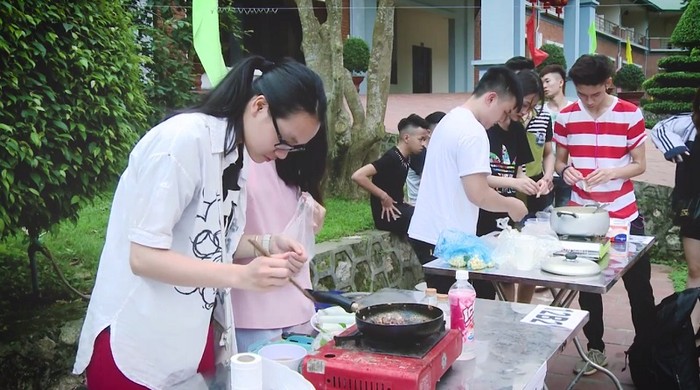 Học sinh Đinh Tiên Hoàng thi nấu ăn