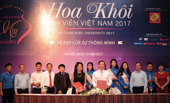 Trung ương Hội Liên hiệp thanh niên Việt Nam và Tập đoàn Tân Hiệp Phát ký chương trình hợp tác giai đoạn 2017 - 2021. (Ảnh: ban tổ chức)