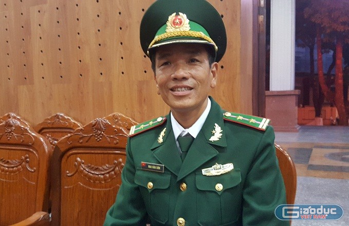 Món quà tri ân ngày 20/11 của thầy giáo biên phòng - Trung tá Mai Văn Sơn là mớ rau, nải chuối (Ảnh: Thùy Linh)
