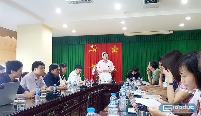 Phó giáo sư Nguyễn Mạnh An - Hiệu trưởng Trường Đại học Hồng Đức (Thanh Hóa) thông tin với báo chí chiều 14/6 (Ảnh: Thùy Linh)