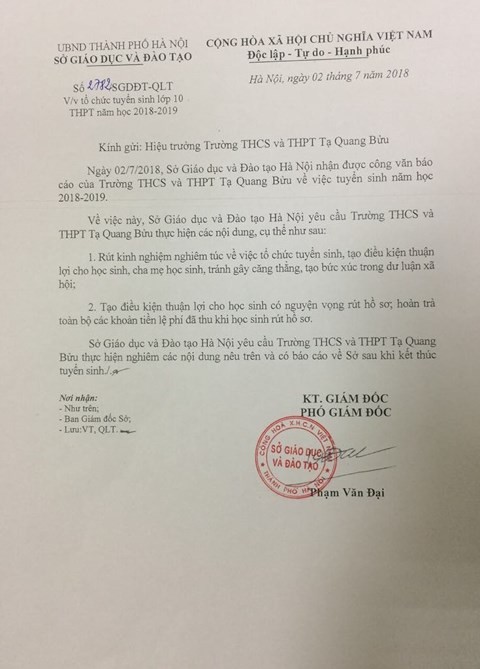 Sở Giáo dục và Đào tạo Hà Nội vừa có công văn gửi hiệu trưởng Trường Trung học cơ sở và Trung học phổ thông Tạ Quang Bửu liên quan đến công tác tổ chức tuyển sinh lớp 10 năm học 2018-2019 khiến dư luận bức xúc những ngày qua.