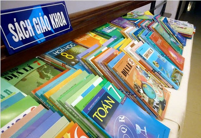 Đại diện Nhà xuất bản Giáo dục Việt Nam thừa nhận, năm nay do có sự đột biến về số lượng học sinh ở một vài địa phương, trong đó có Hà Nội, nên ở một vài cửa hàng bán sách giáo khoa nhỏ lẻ có hiện tượng thiếu sách. (Ảnh minh họa trên giaoduc.net.vn)