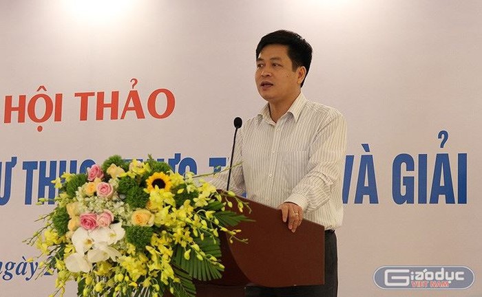 Ông Nguyễn Xuân Thành - Phó vụ trưởng Vụ Giáo dục trung học khẳng định: “Cán bộ quản lí, nhất là hiệu trưởng nhà trường có vai trò quyết định trong việc hiện thực hoá chủ trương giảm tải...&quot; (Ảnh: Lại Cường)