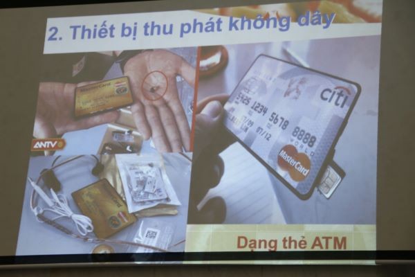 Thiết bị gian lận thi cử dạng thẻ ATM có gắn thẻ sim (Ảnh chụp từ website Sở giáo dục và Đào tạo Hà Nội)