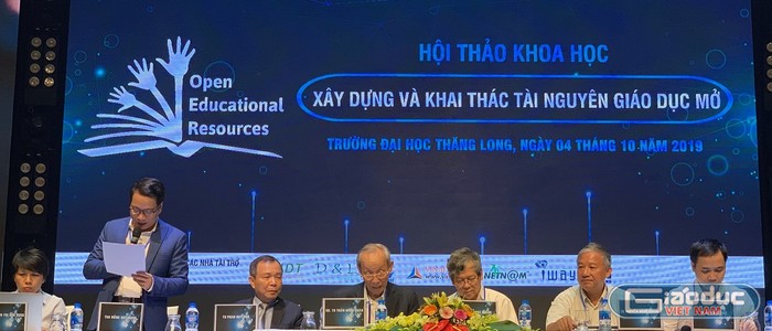 Ngày 4/10, tại Hà Nội, Hiệp hội Các trường đại học, cao đẳng Việt Nam phối hợp với Hội thư viện, Hội tin học Việt Nam tổ chức hội thảo “Xây dựng và khai thác tài nguyên giáo dục mở”. (Ảnh: Thùy Linh)