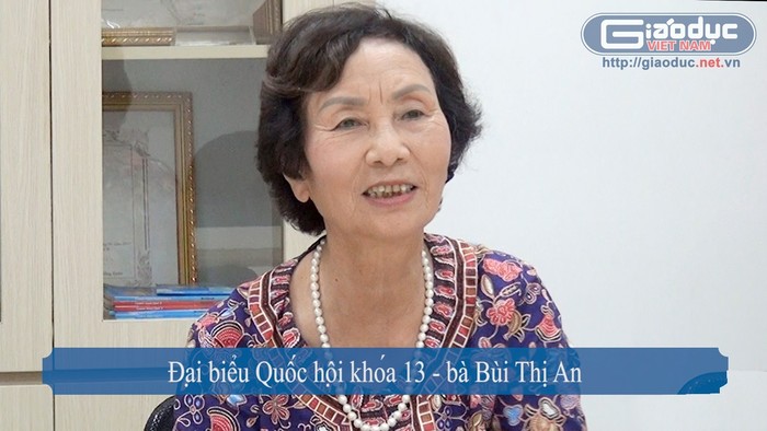 Theo Phó giáo sư Bùi Thị An, Nhà xuất bản là doanh nghiệp nhà nước lại trả thù lao cho cơ quan quản lý nhà nước về giáo dục thì việc lựa chọn sách giáo khoa làm sao đảm bảo khách quan. (Ảnh: Tùng Dương)