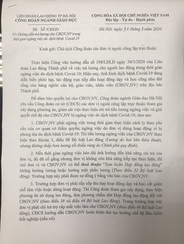 Ngày 31/3, Công đoàn ngành Giáo dục Hà Nội đã có văn bản gửi chủ tịch công đoàn các đơn vị ngoài công lập trực thuộc để hướng dẫn trả lương cho cán bộ giáo viên, nhân viên trong thời gian ngừng việc do dịch bệnh Covid-19 (Ảnh: Thùy Linh)