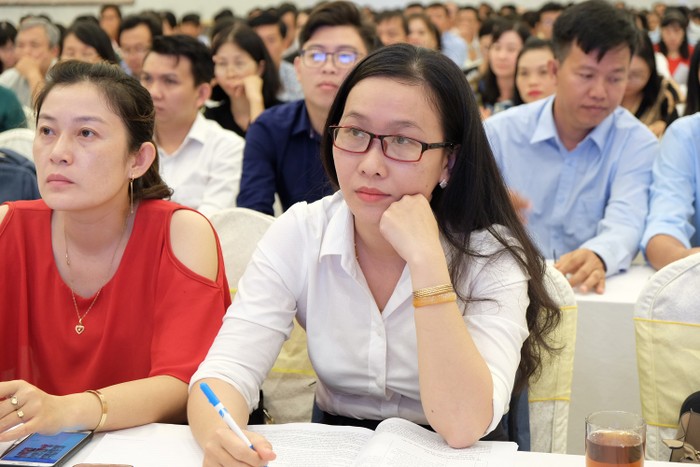 Trong ảnh, ngoài cùng bên phải là giáo viên Phạm Thị Kim Sanh, trường Trung học phổ thôngTrương Vĩnh Ký (huyện Chợ Lách, tỉnh Bến Tre). (Ảnh: moet.gov.vn)