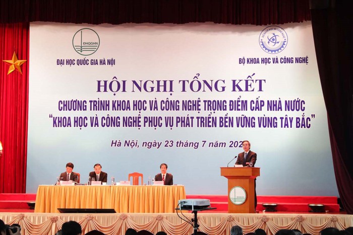 Ngày 23/7, Đại học Quốc gia Hà Nội phối hợp cùng với Bộ Khoa học và Công nghệ tổ chức Hội nghị Tổng kết Chương trình Khoa học và Công nghệ trọng điểm cấp Nhà nước “Khoa học công nghệ phục vụ phát triển bền vững vùng Tây Bắc” giai đoạn 2013-2020. (ảnh: VNU)