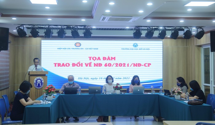 Quang cảnh buổi tọa đàm trực tuyến trao đổi về Nghị định 60/2021/NĐ-CP Quy định cơ chế tự chủ tài chính của đơn vị sự nghiệp công lập tại đầu cầu Hà Nội (ảnh: Trường Đại học Mở Hà Nội)