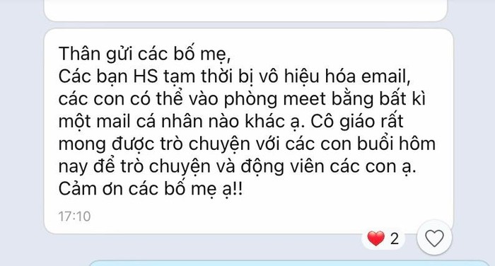 Do bố mẹ chưa nộp học phí nên nhiều học sinh bị vô hiệu hóa email không thể học được, giáo viên chủ nhiệm đã nhắn tin để động viên bố mẹ, các con (ảnh phụ huynh cung cấp)