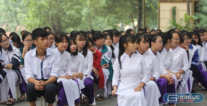 Lấy người học làm trung tâm (student - centred approach) là một cách tiếp cận trong quá trình dạy học xuất hiện từ những năm 90 của thế kỉ XX. Cách tiếp cận này có 14 nguyên tắc, tức là thực hiện đúng và đủ 14 nguyên tắc này thì đã lấy người học làm trung tâm (Ảnh minh họa: Thùy Linh)