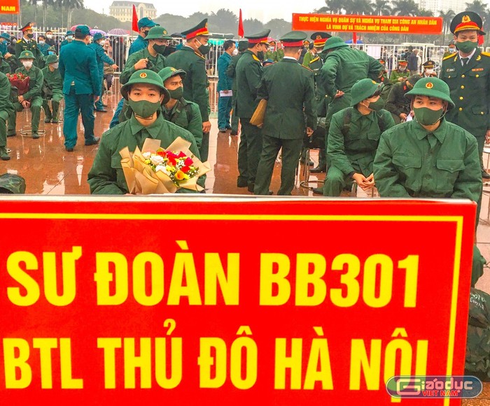 Việt Hoàng cùng 7 thanh niên khác sẽ được huấn luyện Tân binh tại Trung đoàn 692, Sư đoàn 301, Bộ Tư lệnh Thủ đô Hà Nội (ảnh: Hữu Phúc)