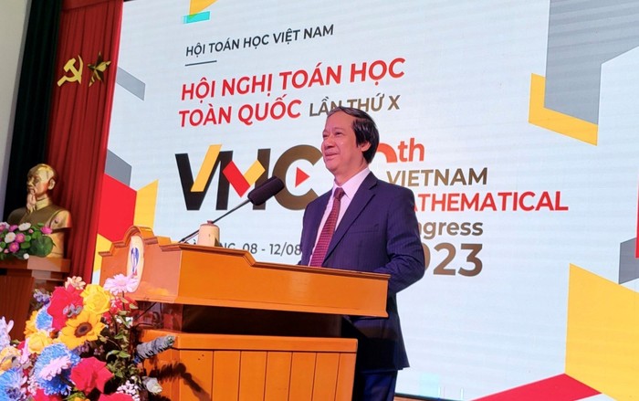 Bộ trưởng Nguyễn Kim Sơn phát biểu tại Hội nghị Toán học toàn quốc lần thứ X, năm 2023. Ảnh: Bộ Giáo dục và Đào tạo