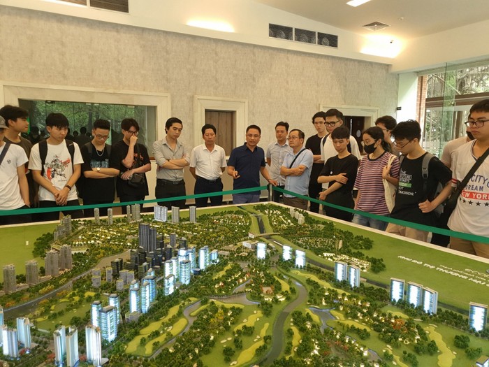 Sinh viên ngành Kiến trúc cảnh quan, Trường Đại học Xây dựng Hà Nội tham gia buổi đi thực tế.jpg