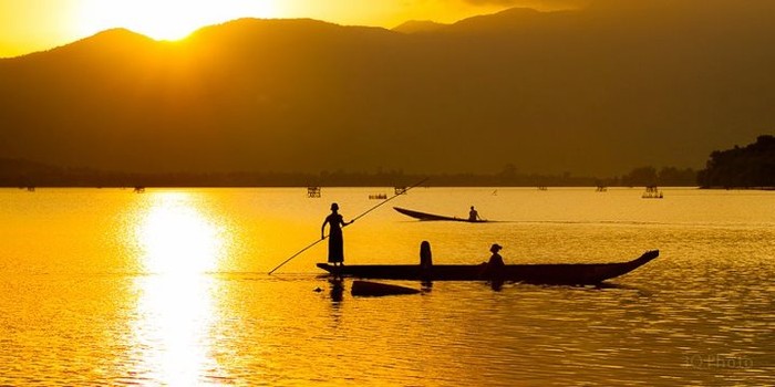 Hồ Lắk ngay cái tên đã nói lên vẻ đẹp huyền bí mà bất cứ ai đến đây cũng muốn được tìm hiểu về huyền thoại từ xa xưa của nó.