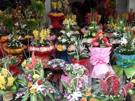 Giá hoa tươi tại các cửa hàng tăng mạnh