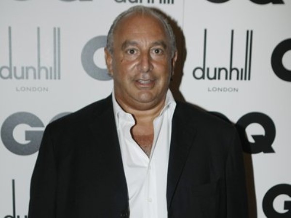 4. Sir Philip Green Vị tỷ phú này đã chi khoảng 20 triệu USD để tổ chức một “siêu đại tiệc” nhân ngày sinh nhật lần thứ 60 của mình. Ông đã mời những người bạn thân thiết là ngôi sao nổi tiếng như Leonardo DiCaprio, Kate Hudson và Naomi Campbell đến dự bữa tiệc kéo dài bốn ngày trên một bãi biển ở Mexico vào tháng Ba vừa qua. Khách mời được đưa đến Mexico bằng máy bay phản lực tư nhân, chơi bóng chuyền trên bãi biển và ăn tối với bánh mì kẹp thịt giá 80 USD. Philip Green thậm chí còn thuê hẳn ca sĩ Chris Brown, Carlos Santana và Stevie Wonder chỉ để hát bài “Happy birthday to you”.