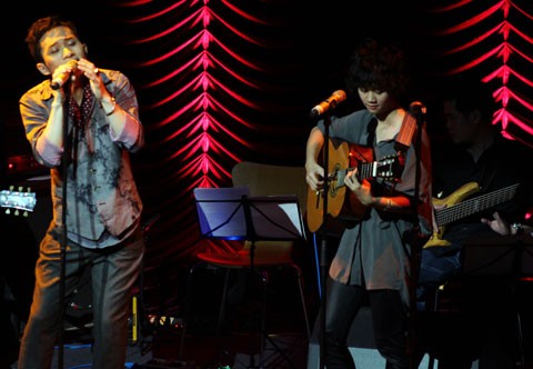 Trong tháng 10, Lê Cát Trọng Lý đã tham gia liveshow Những chuyến đi của ca sĩ Tùng Dương và là khách mời duy nhất của chàng ca sĩ này.