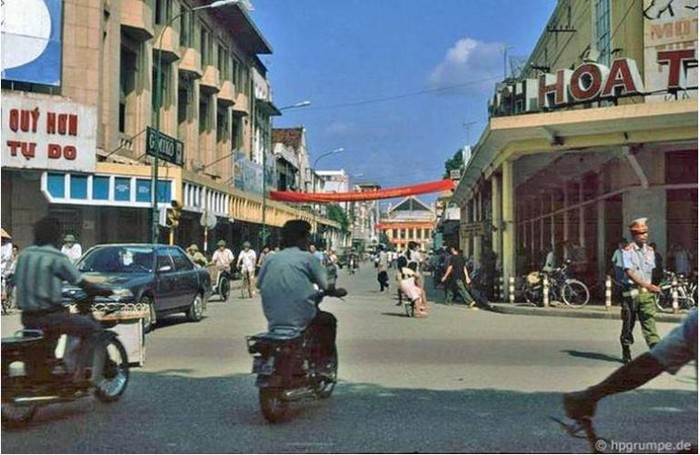 Phố Tràng Tiền.