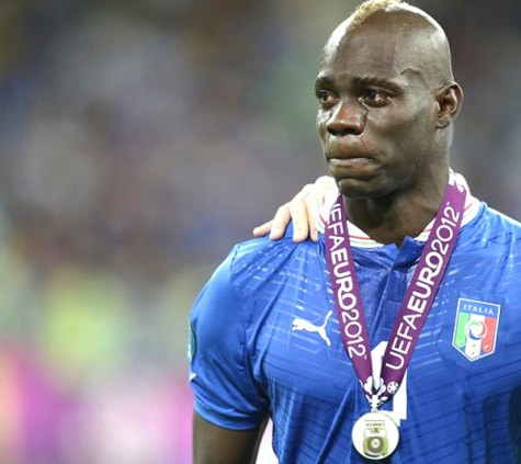 Chỉ có tình yêu với nước Ý mới khiến Balotelli mềm yếu thế này- Ảnh Getty