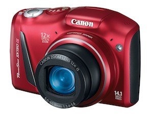 Canon Powershot SX150 – 2011 Chiếc máy ảnh đến từ Nhật Bản này là mẫu máy ảnh mới nhất trong danh sách. Phải đồng ý là chiếc máy ảnh gia đình của Canon sở hữu những đường cong giúp xóa nhòa đi sự thô kệch và nặng nề của SX150, tuy nhiên sự “bướng bỉnh” trong tư duy thiết kế của những người tạo ra Powershot SX150 đã góp phần “giúp” chiếc máy có chỗ đứng trong bản danh sách những chiếc máy ảnh xấu xí nhất.