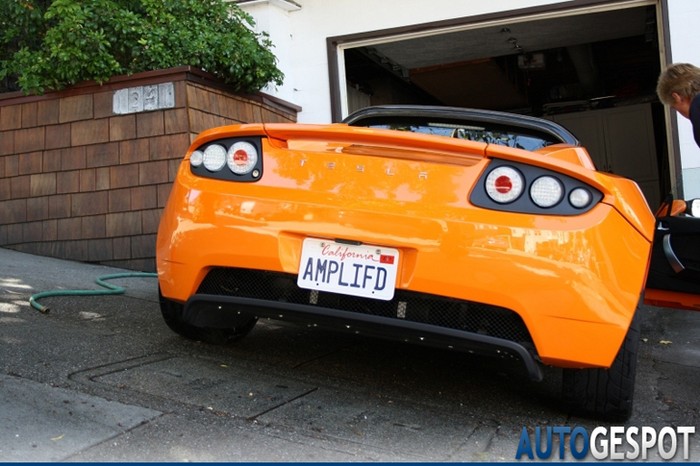 9.Tesla Motors Roadster Thông số cơ bản: Tốc độ tối đa 201 km/h Tăng tốc từ 0-100 km/h 3.80 s Trọng lượng1220 kg