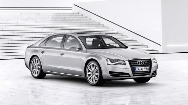 Chiếc sedan hạng sang cỡ lớn Audi A8, có thể sẽ được làm mới đôi chút vào năm 2013, trong đó có thể có tùy chọn động cơ V8 Twin-Turbo 4.0 lít mới. Bên ngoài, chiếc xe sẽ có thêm một vài sửa đổi nhỏ về thiết kế.