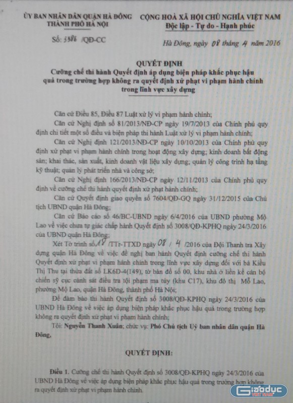 Quyết định cưỡng chế đối với &quot;siêu biệt thự&quot; đã được ban hành nhưng các cơ quan chức năng của quận Hà Đông lại không thực hiện nghiêm túc, cố tình &quot;bao che&quot;, kéo dài thời gian để chủ đầu tư &quot;thoải mái&quot; hoàn thiện.