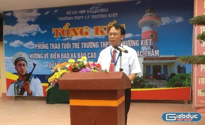 Thầy Nguyễn Danh Bắc, Hiệu trưởng Trường Trung học phổ thông Lý Thường Kiệt, Việt Yên, Bắc Giang. Ảnh: Nhà trường cung cấp