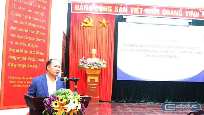 Ông Trịnh Ngọc Chung - Bí thư Đảng uỷ, Quyền trưởng ban quản lý Làng Văn hoá – Du lịch các dân tộc Việt Nam phát biểu khai mạc buổi hội thảo. Ảnh: Trung Dũng