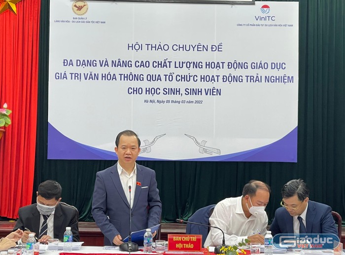 Phó Giáo sư, Tiến sĩ Bùi Hoài Sơn – Uỷ viên thường trực Uỷ ban Văn hoá, Giáo dục của Quốc hội cho rằng, bất cứ ai làm giáo dục cũng đều có mong muốn tốt đẹp là đưa các kiến thức bổ ích vào trong trường. Ảnh Trung Dũng