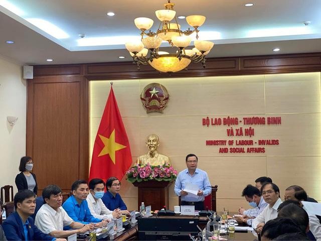 Hội đồng Tiền lương Quốc gia họp phiên thứ 2 trong năm 2022 thảo luận về vấn đề tăng lương tối thiểu vùng cho lao động trong các doanh nghiệp vào ngày 12/4. Ảnh: VGP