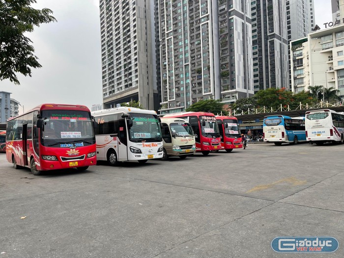 Thông tư mới của Bộ Giao thông vận tải quy định, nhà xe phải cho xe xuất bến đúng thời gian biểu đồ chạy xe đã được cơ quan quản lý tuyến công bố. Ảnh: Trung Dũng