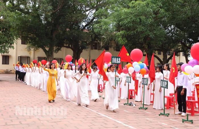 Sau ngày khai giảng, các trường ở Ninh Bình được hướng dẫn, tạm thời chưa thu học phí của học sinh. Ảnh minh họa: Báo Ninh Bình.