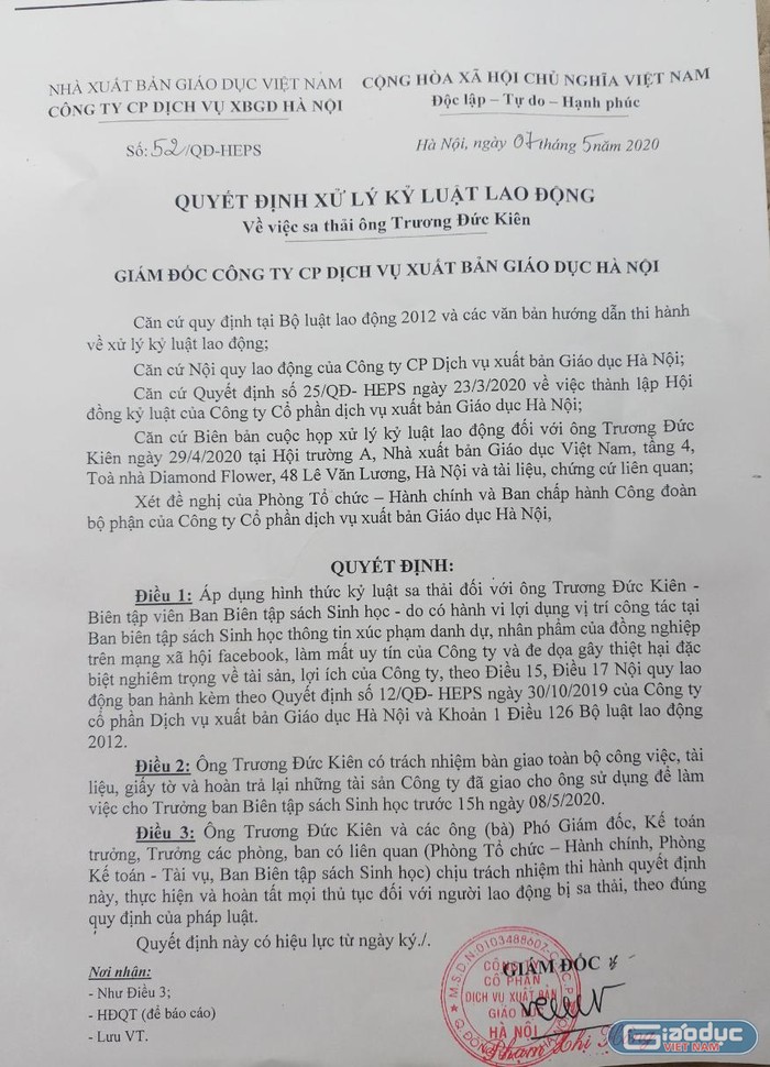 Quyết định của Công ty cổ phần dịch vụ xuất bản giáo dục Hà Nội về việc sa thải ông Trương Đức Kiên. Ảnh: nguyên đơn cung cấp