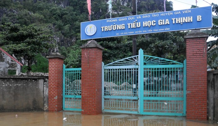 Một trường học ở Ninh Bình ngập trong nước do ảnh hưởng của mưa bão năm 2020. Ảnh minh họa: Báo Ninh Bình